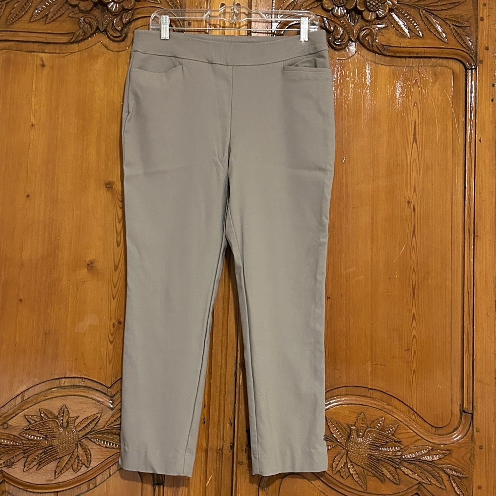 Chico's Brigitte Pull On Crop Pants in Smokey Taupe. Size 1 (M/10) - Picture 4 of 8